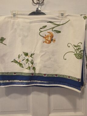 New Designs NWT Tablecloth Flowers With Ladybugs 60x84